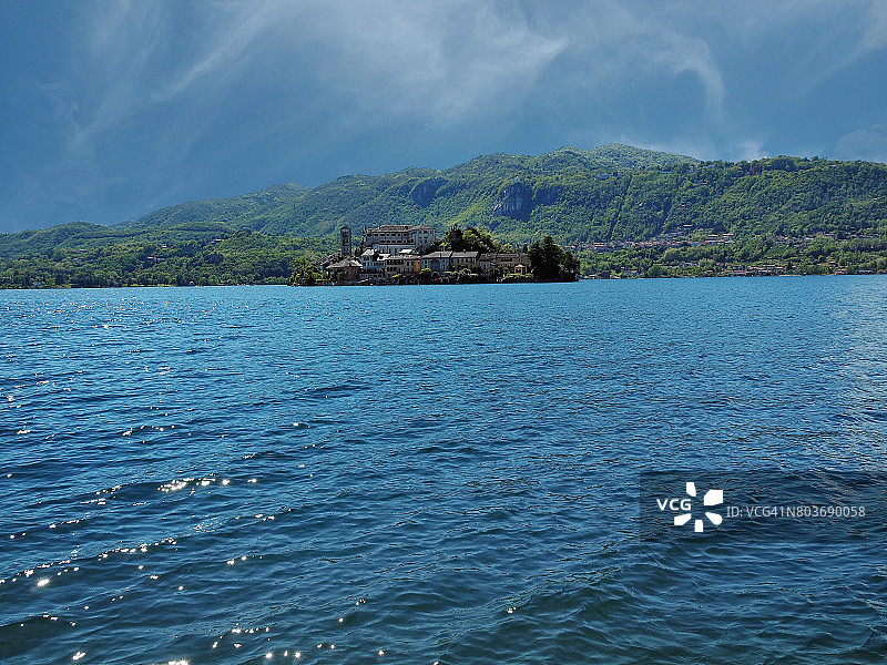 意大利奥尔塔湖圣朱利奥岛航拍图片素材