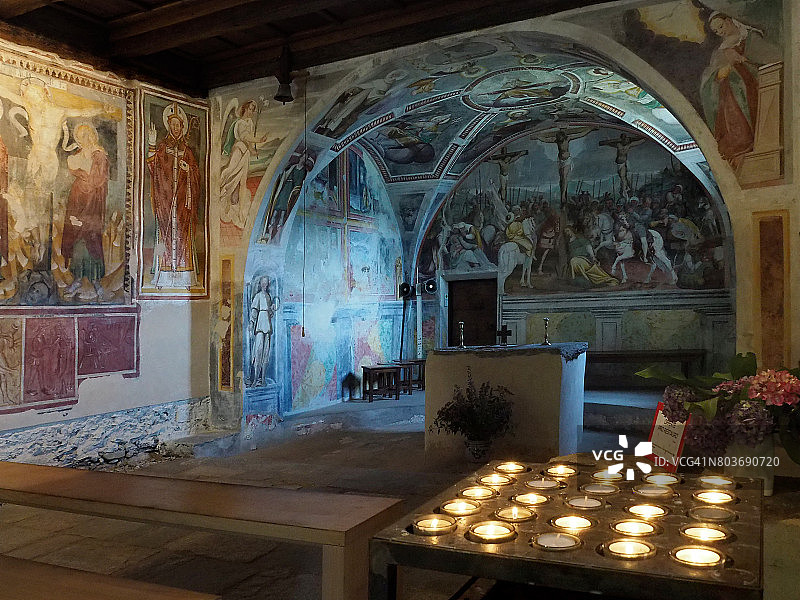 瑞士提契诺蒙特卡拉索圣贝尔纳多教堂的主祭坛图片素材