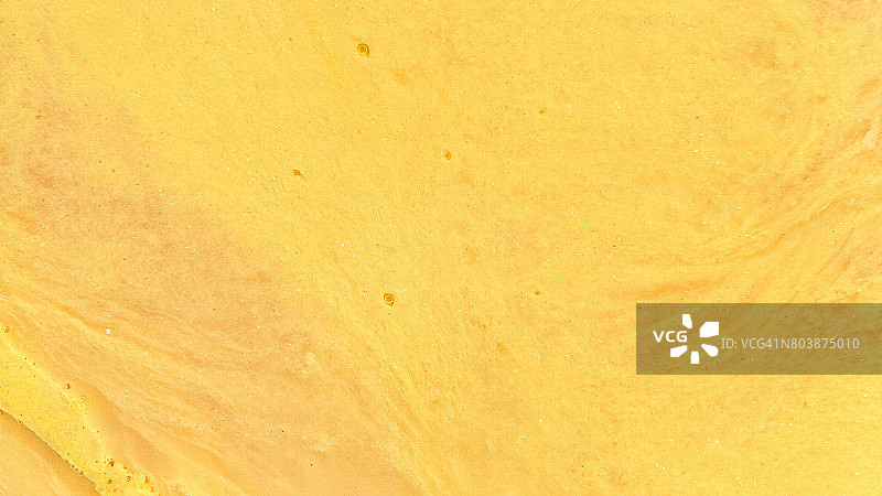 充满活力的金色油彩漩涡图片素材