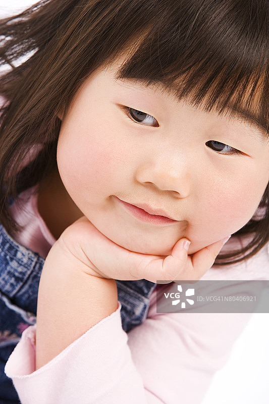 沉思的女孩图片素材