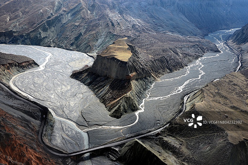 中国新疆红山大峡谷的河床图片素材