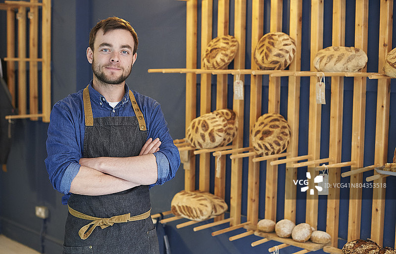 手工面包店里的面包师图片素材