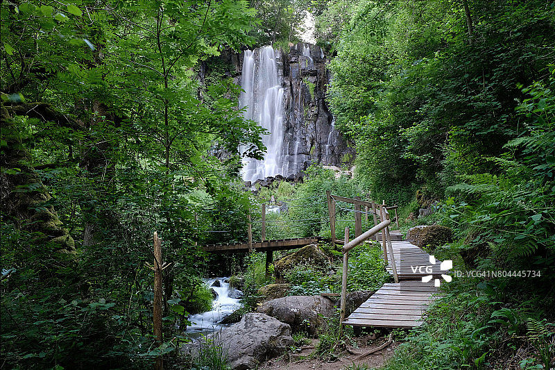 沃库克斯瀑布与小路图片素材