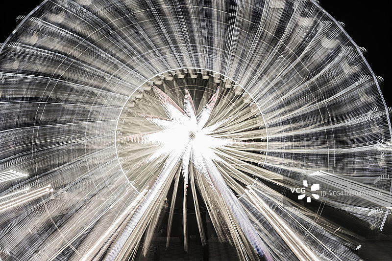 运动中的摩天轮图片素材