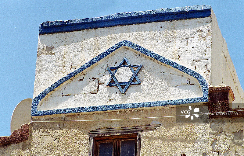 装饰有大卫之星的三角形山花特写图片素材