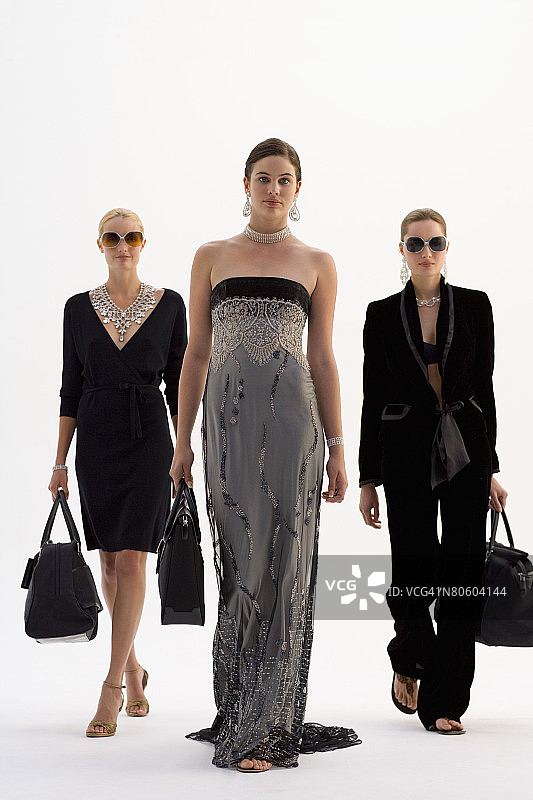 穿着正式服装的女人图片素材