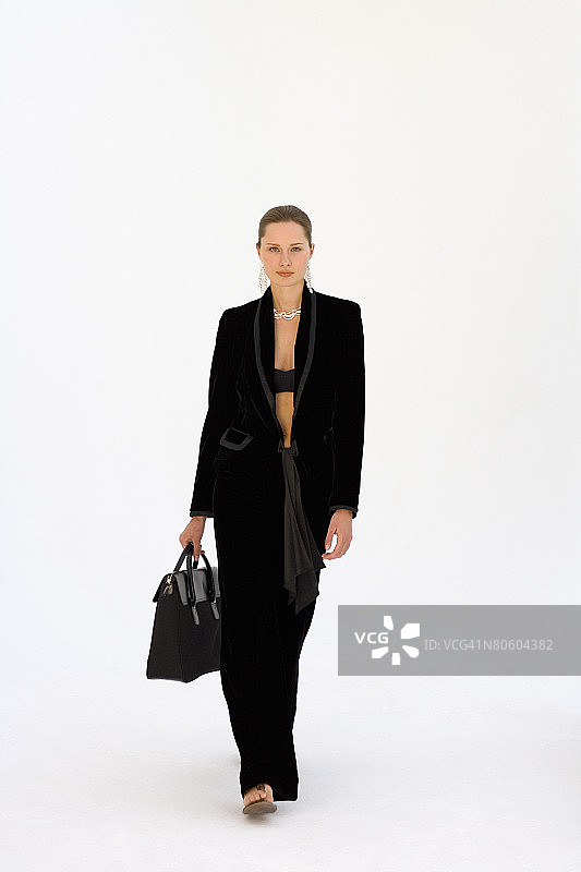 穿裤装的女人图片素材