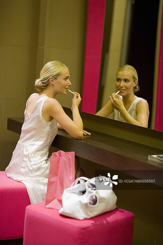 女人化妆图片素材