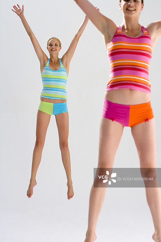 女性做开合跳图片素材