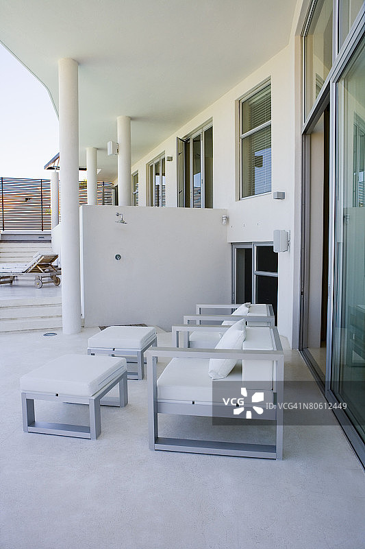 露台上的椅子图片素材