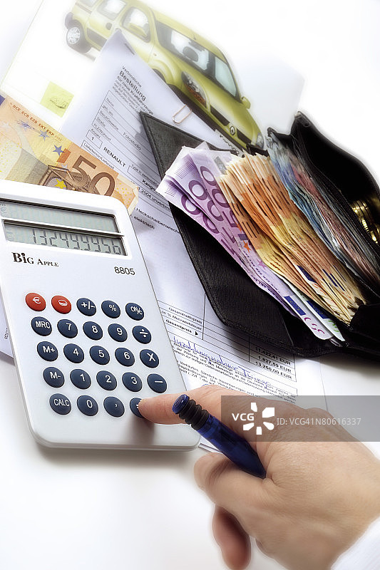 计算中的男人图片素材