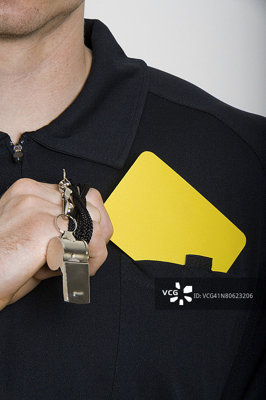 足球裁判出示黄牌图片素材