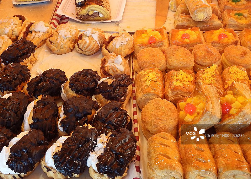 街边商店里的糕点图片素材