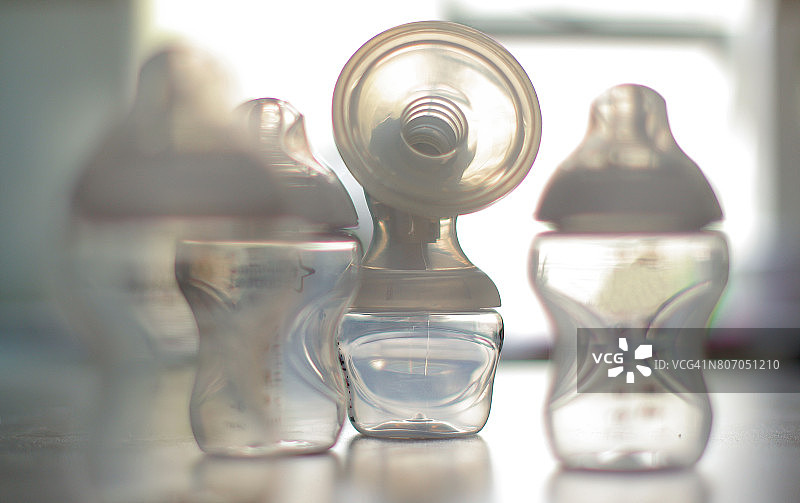奶瓶和吸奶器图片素材