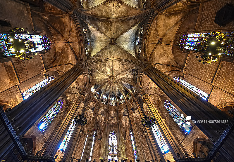 西班牙加泰罗尼亚巴塞罗那大教堂内部建筑细节图片素材