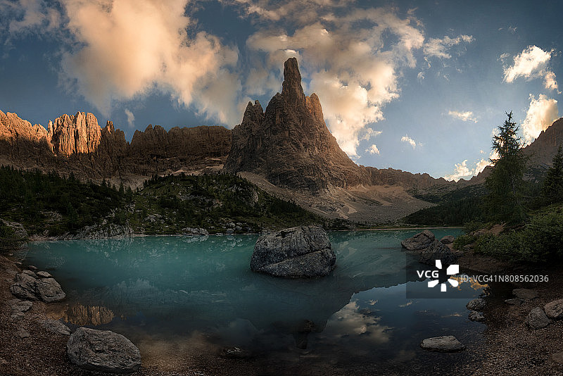 索拉皮斯湖日落图片素材