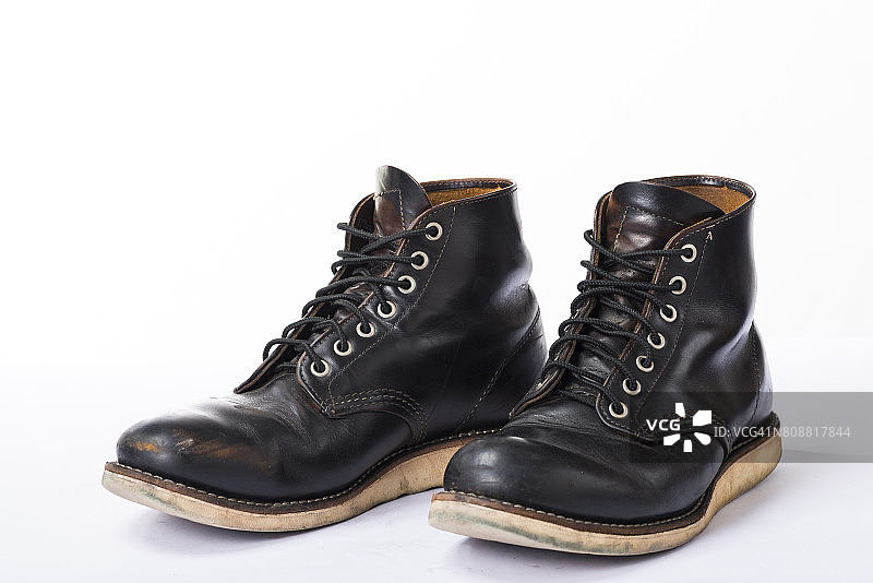 脏旧的旧靴子图片素材