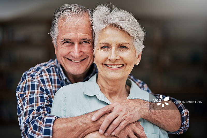 爱与理解是维系关系的基石图片素材