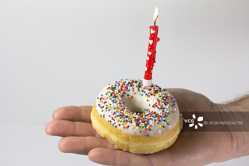 用彩色甜甜圈庆祝周年纪念图片素材