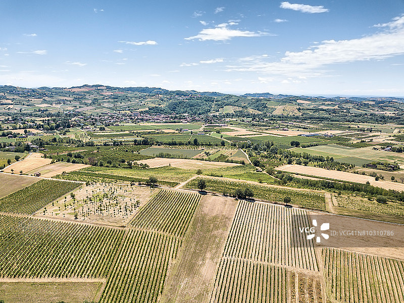 意大利皮埃蒙特乡村的航拍景色图片素材