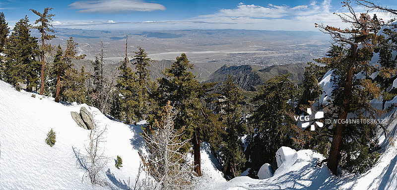 从圣哈辛托山看棕榈泉图片素材