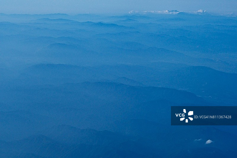 飞机航拍伊吹山和铃鹿山脉图片素材