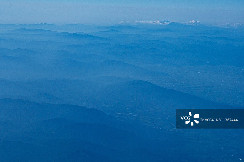 飞机航拍伊吹山和铃鹿山脉图片素材