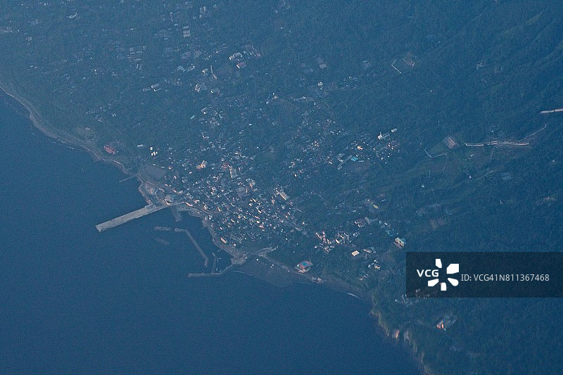 从飞机上俯瞰东京大岛町地区的元町图片素材