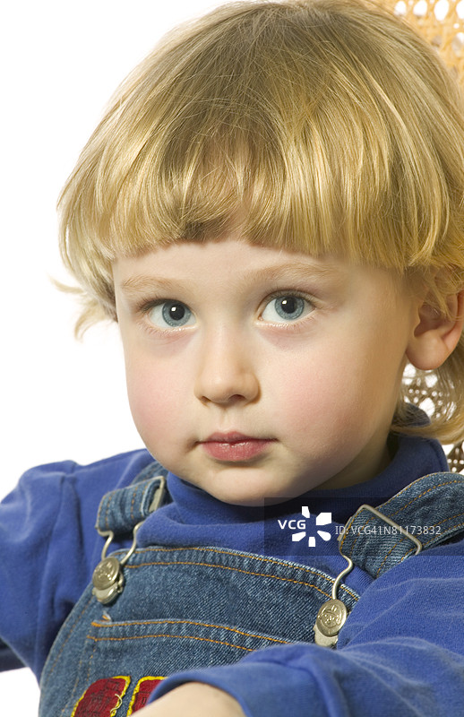 金发小男孩的肖像图片素材