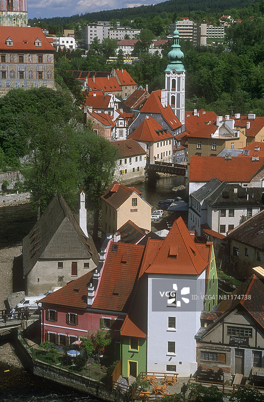 捷克共和国克鲁姆洛夫的建筑和屋顶的鸟瞰图图片素材