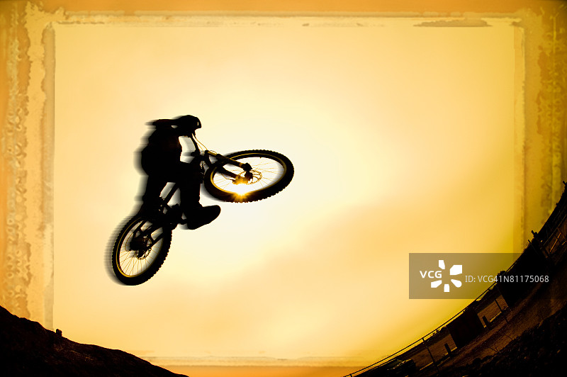 特技自行车手轮廓图片素材