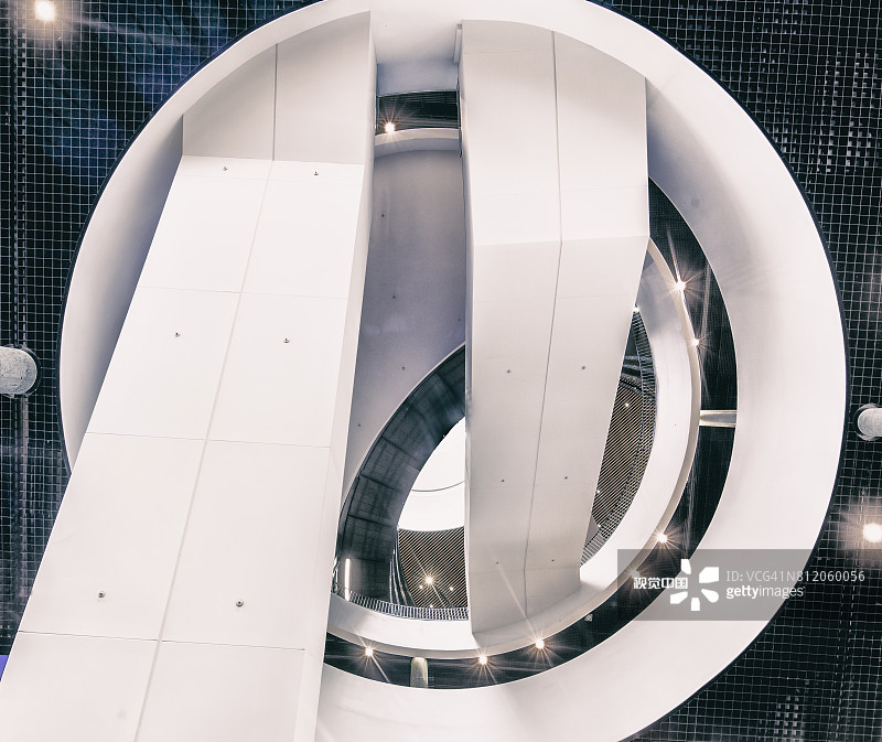 伯明翰图书馆内部的电梯图片素材