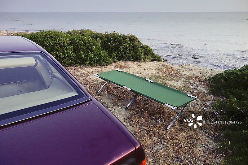 希腊罗德岛：露营床与跑车结合等于免费酒店旅行图片素材
