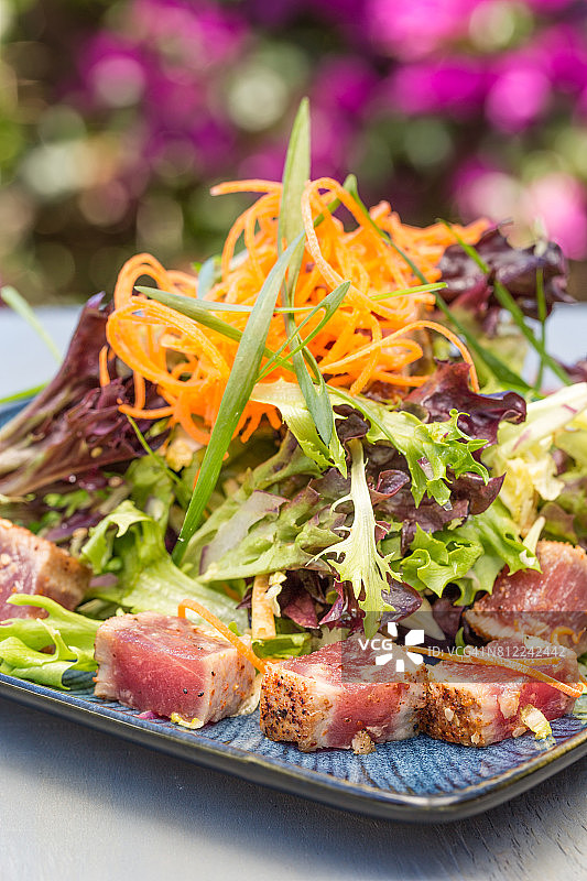 香煎金枪鱼沙拉图片素材