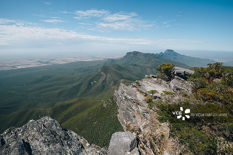 虚张声势的山顶景色图片素材