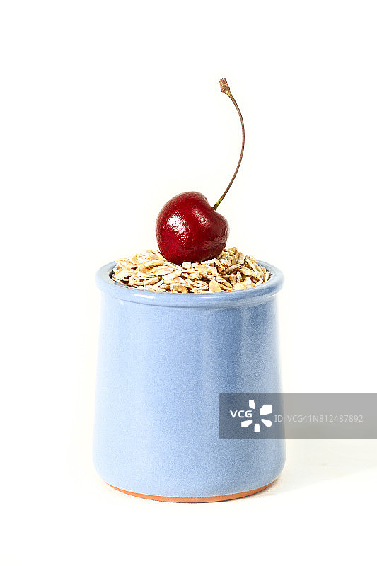 新鲜樱桃燕麦片图片素材