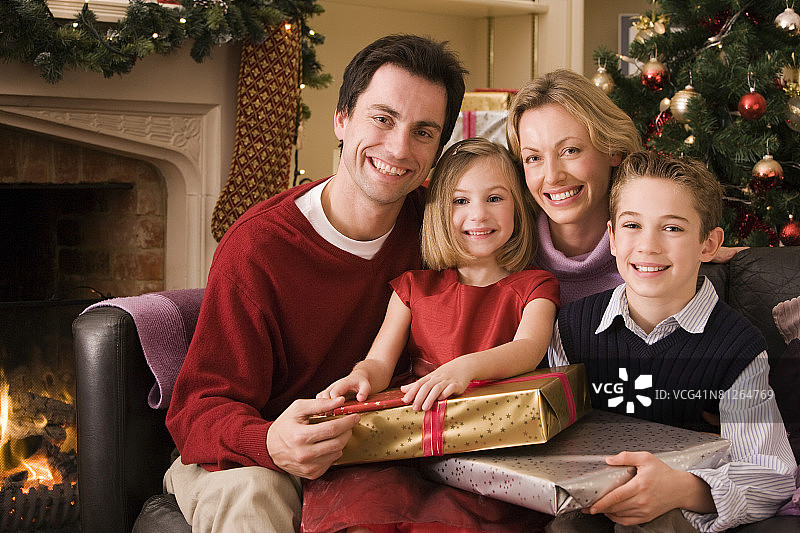 圣诞节的家庭人像图片素材