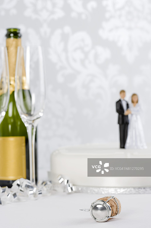香槟和婚礼蛋糕图片素材