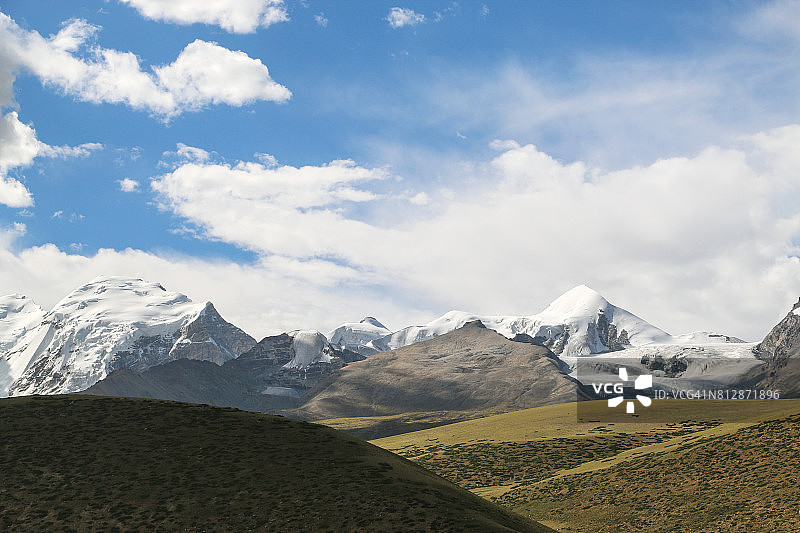 中国西藏唐古拉山的雪景图片素材