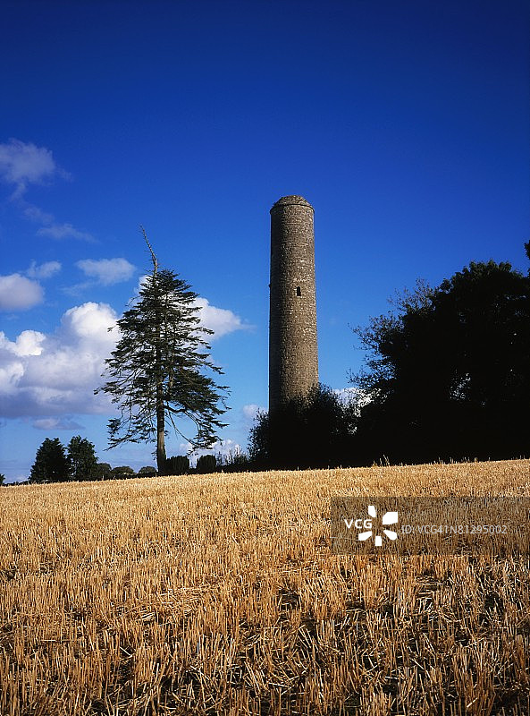 爱尔兰米斯郡纳文多纳莫尔圆塔图片素材