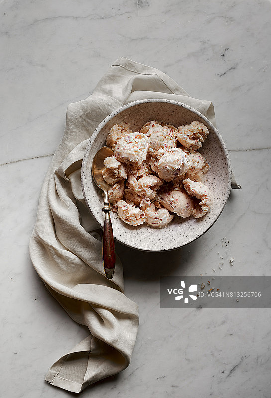 蜜桃冰淇淋图片素材