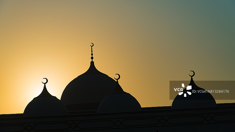 伊朗格什姆岛拉夫特清真寺日落剪影图片素材