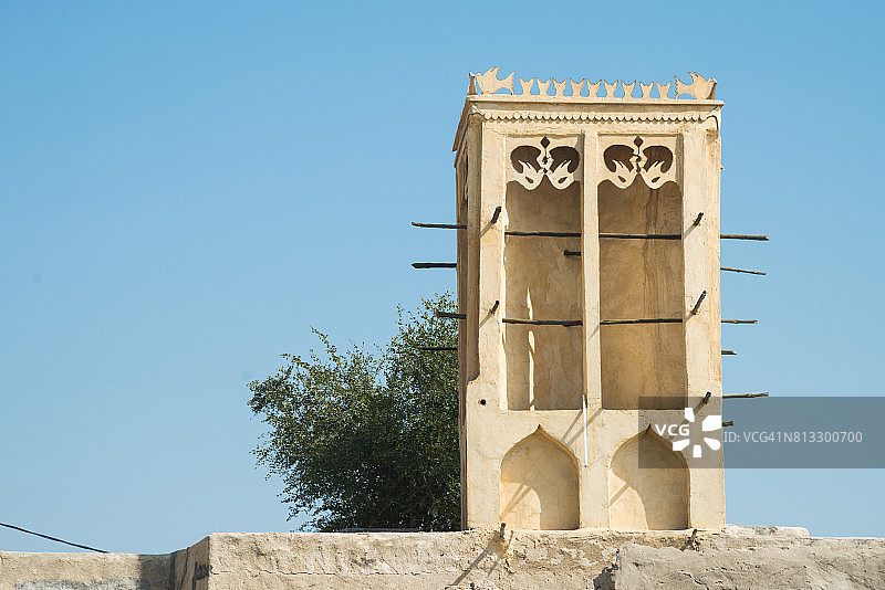 伊朗霍尔木兹甘省格什姆岛，拉夫特村的风塔图片素材