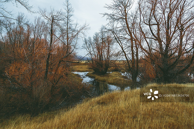 山间湖泊图片素材