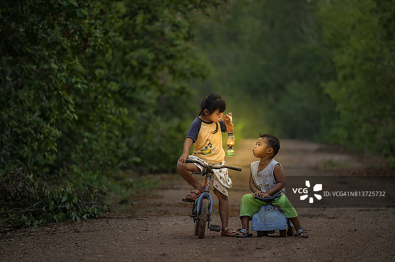 灯笼之光图片素材