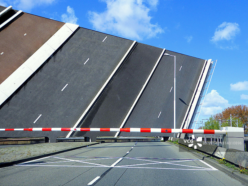 道路尽头（桥已开启！）图片素材