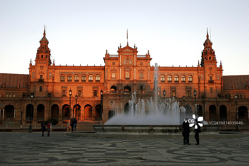 西班牙安达卢西亚塞维利亚西班牙广场位于玛丽亚路易莎公园图片素材