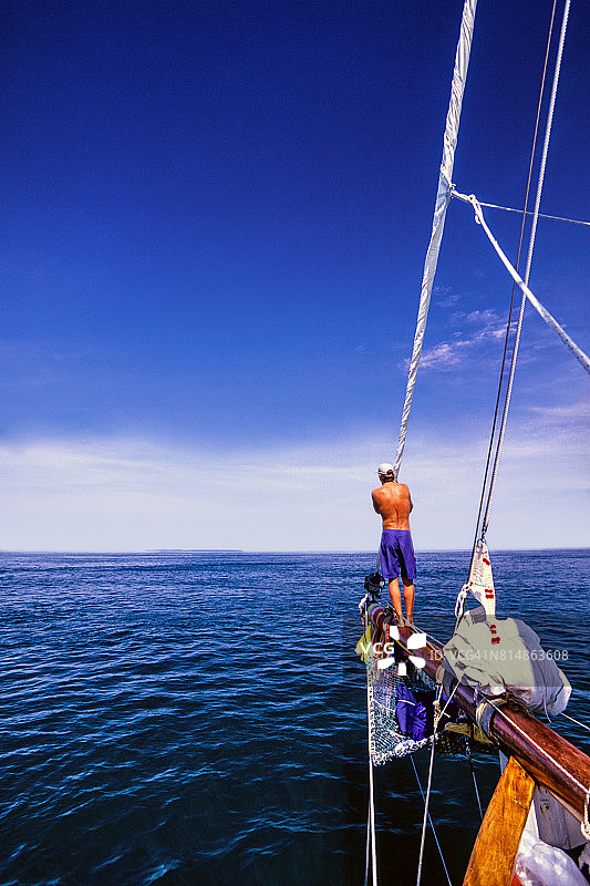 安达曼群岛帆船航行图片素材