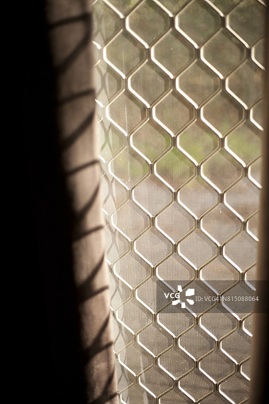 带安全格栅的纱门图片素材