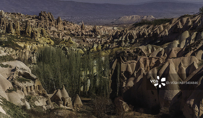 玫瑰色锥形住宅图片素材